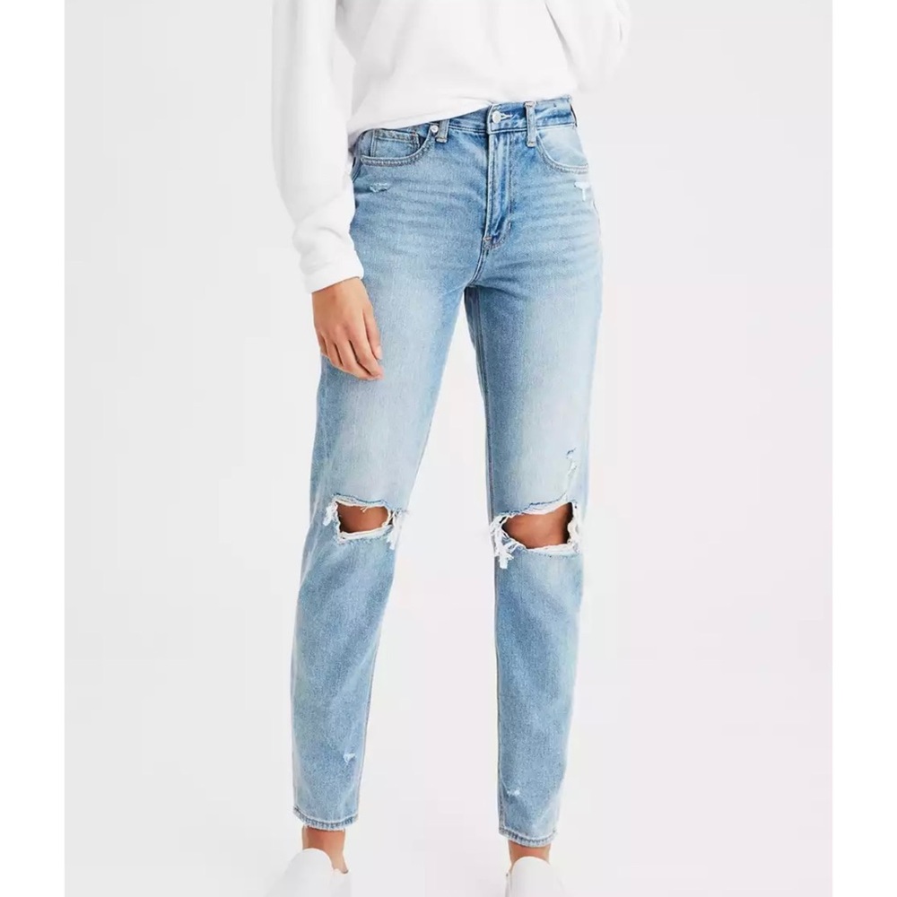 American Eagle Ripped Mom Jeans size 0L